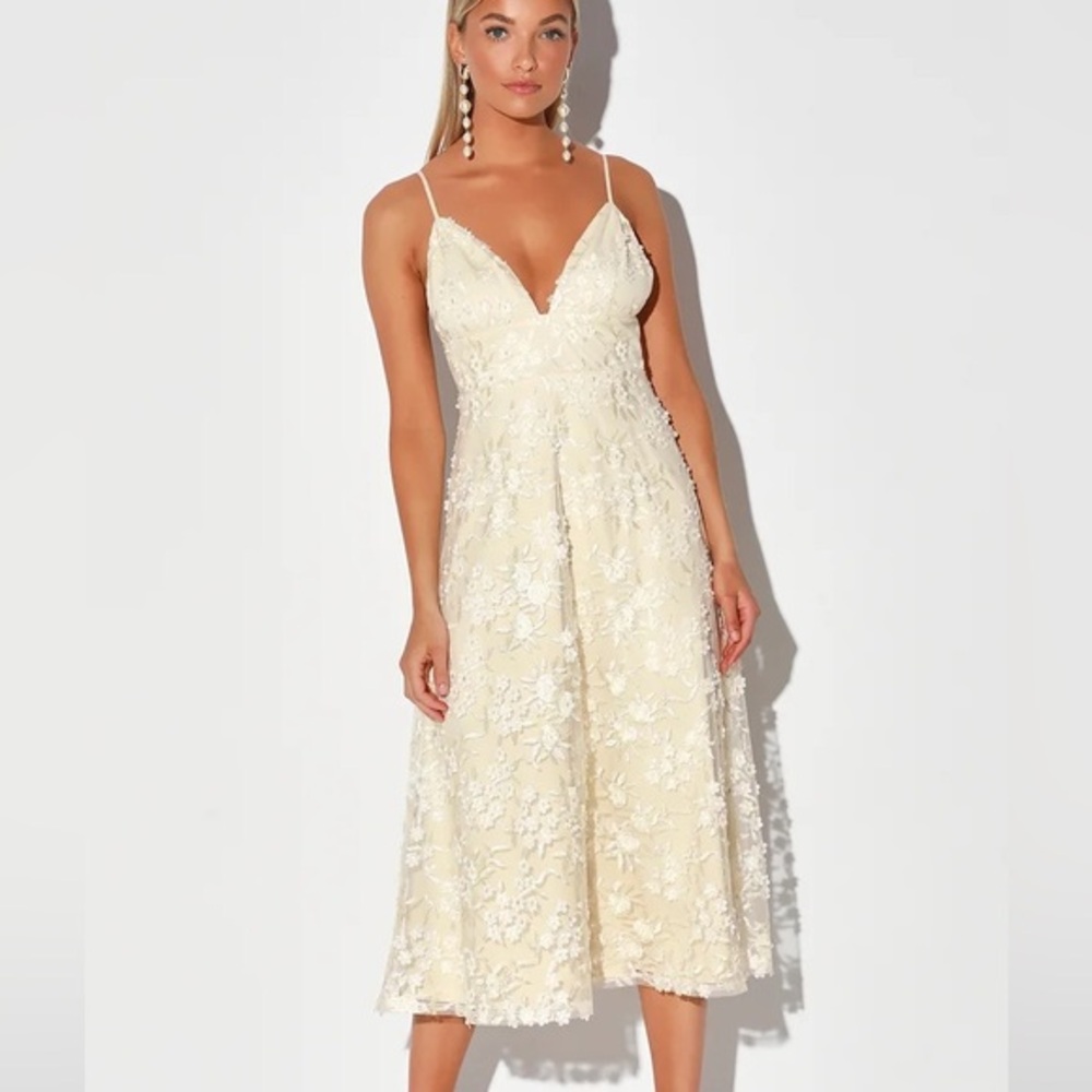 NWT Lulu’s Flourishing Kiss‎ Floral Embroidered Floral Lace Midi Dress in Cream
